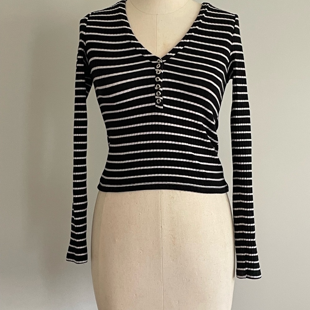 black and white croptop